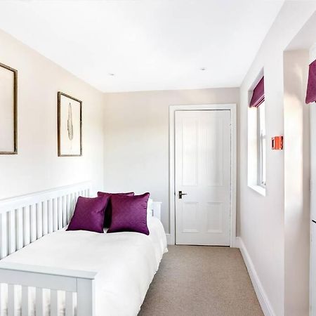 Central Harrogate Townhouse Apartment With Parking Экстерьер фото