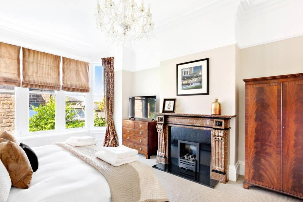 Central Harrogate Townhouse Apartment With Parking Экстерьер фото