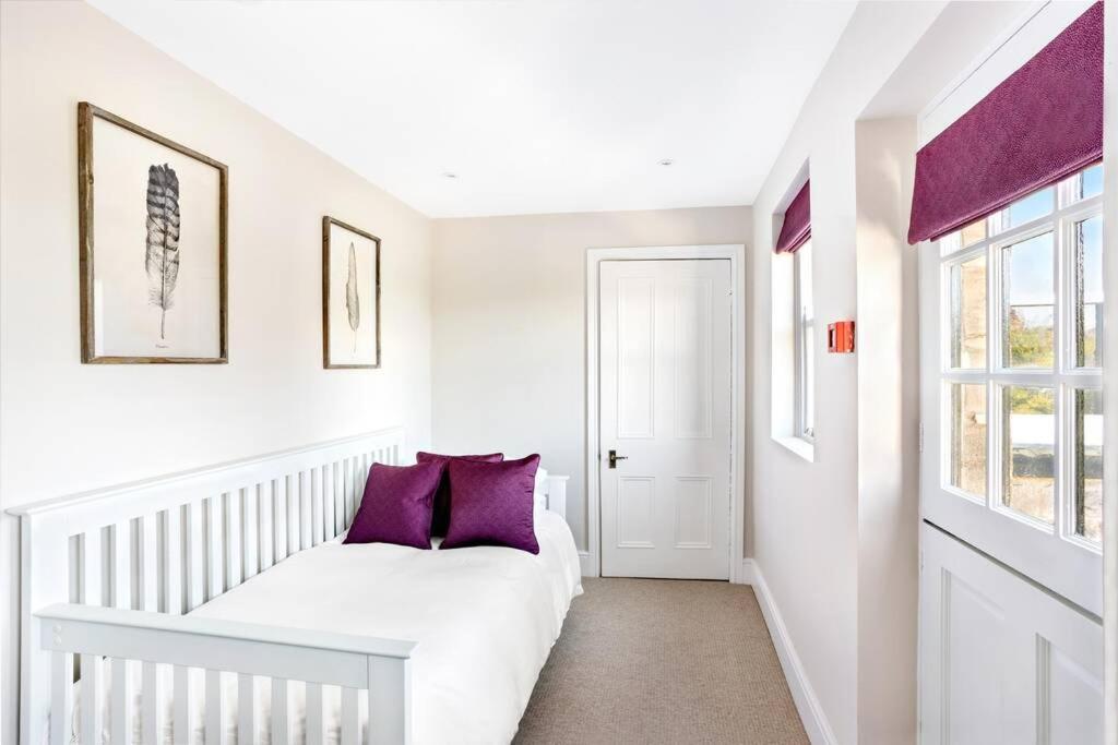 Central Harrogate Townhouse Apartment With Parking Экстерьер фото