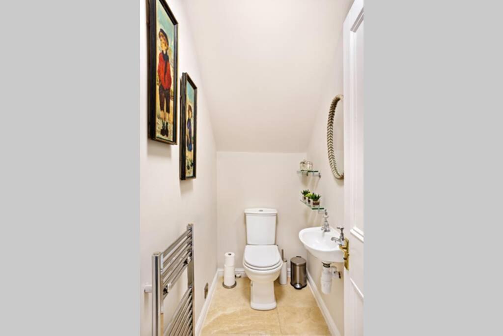 Central Harrogate Townhouse Apartment With Parking Экстерьер фото
